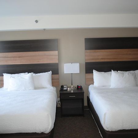 Days Inn & Suites By Wyndham Lindsay Bagian luar foto
