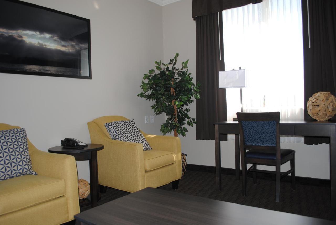 Days Inn & Suites By Wyndham Lindsay Bagian luar foto