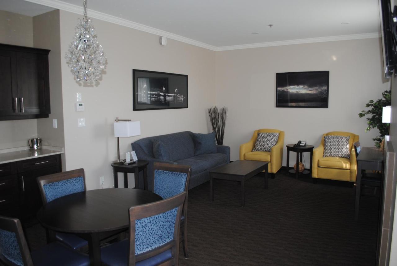 Days Inn & Suites By Wyndham Lindsay Bagian luar foto