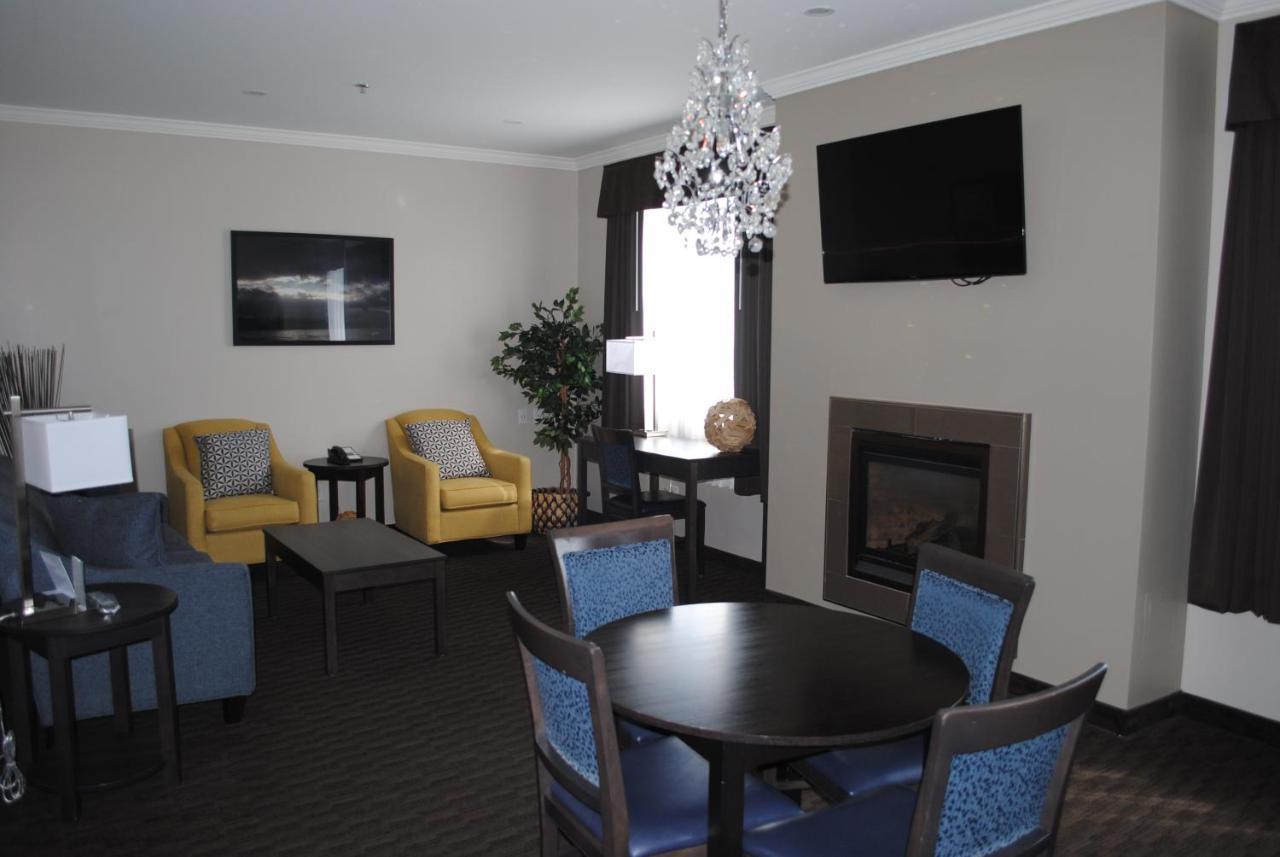 Days Inn & Suites By Wyndham Lindsay Bagian luar foto