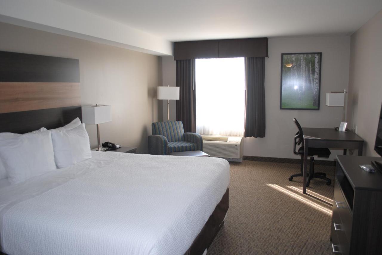 Days Inn & Suites By Wyndham Lindsay Bagian luar foto