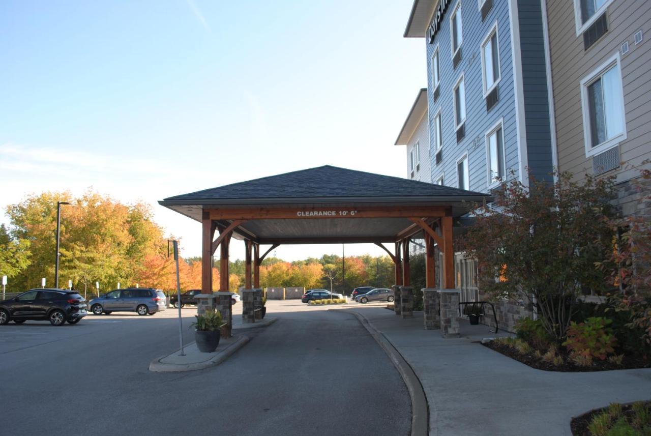 Days Inn & Suites By Wyndham Lindsay Bagian luar foto