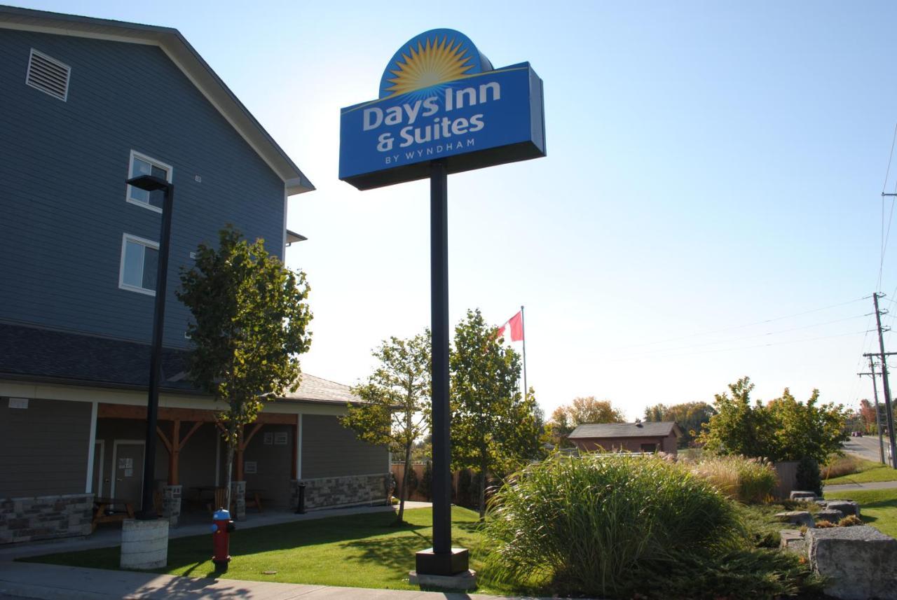 Days Inn & Suites By Wyndham Lindsay Bagian luar foto