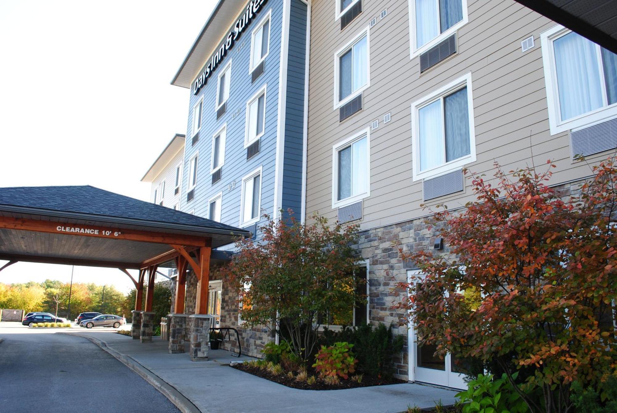 Days Inn & Suites By Wyndham Lindsay Bagian luar foto