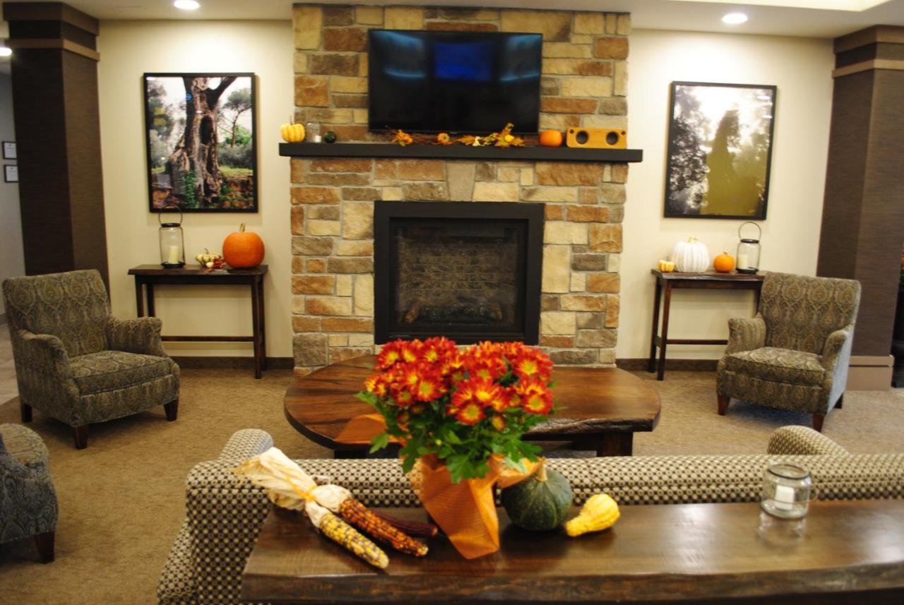 Days Inn & Suites By Wyndham Lindsay Bagian luar foto