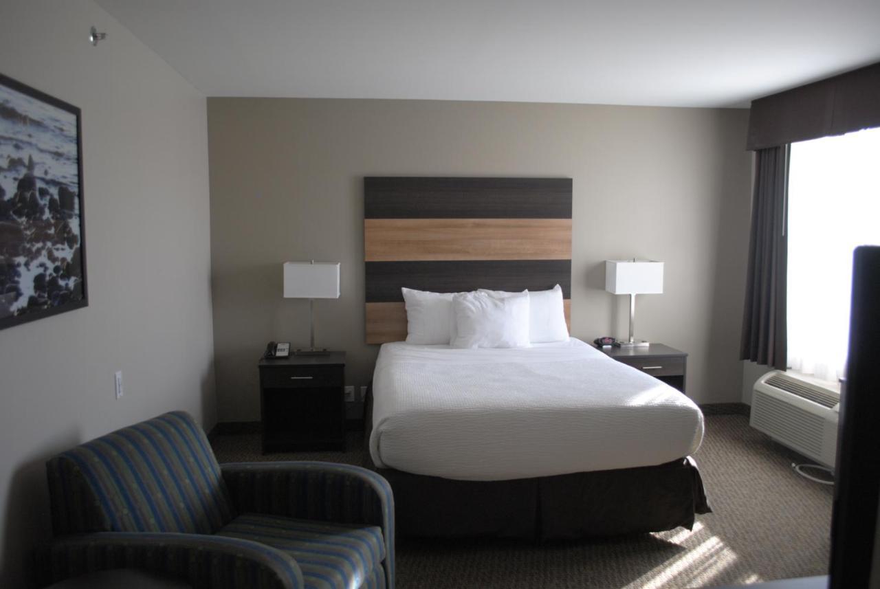 Days Inn & Suites By Wyndham Lindsay Bagian luar foto