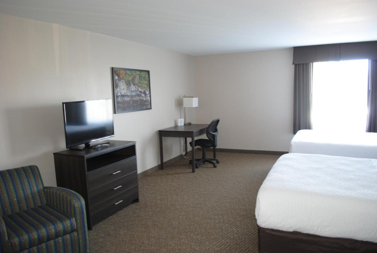 Days Inn & Suites By Wyndham Lindsay Bagian luar foto