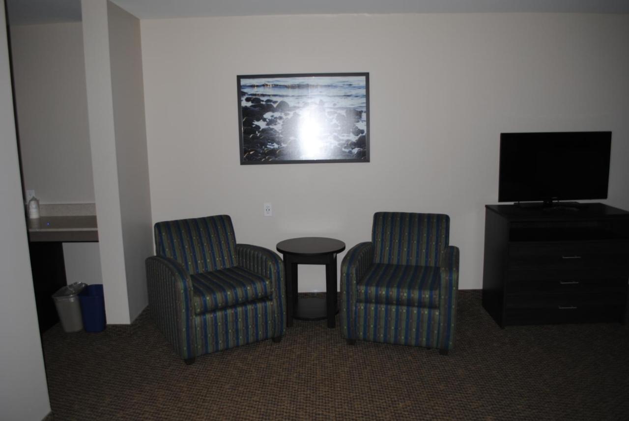 Days Inn & Suites By Wyndham Lindsay Bagian luar foto
