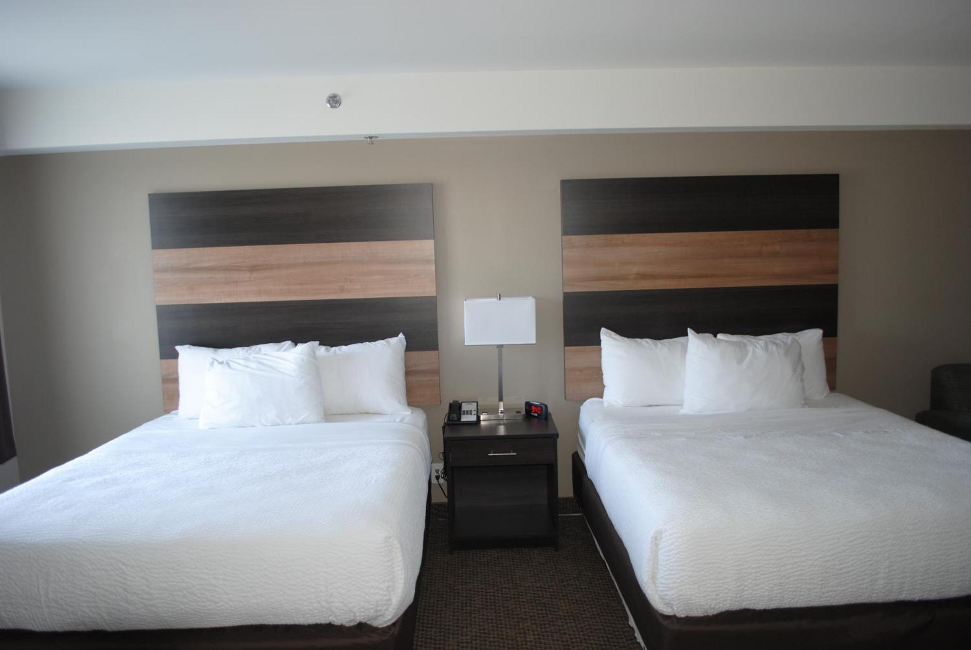 Days Inn & Suites By Wyndham Lindsay Bagian luar foto