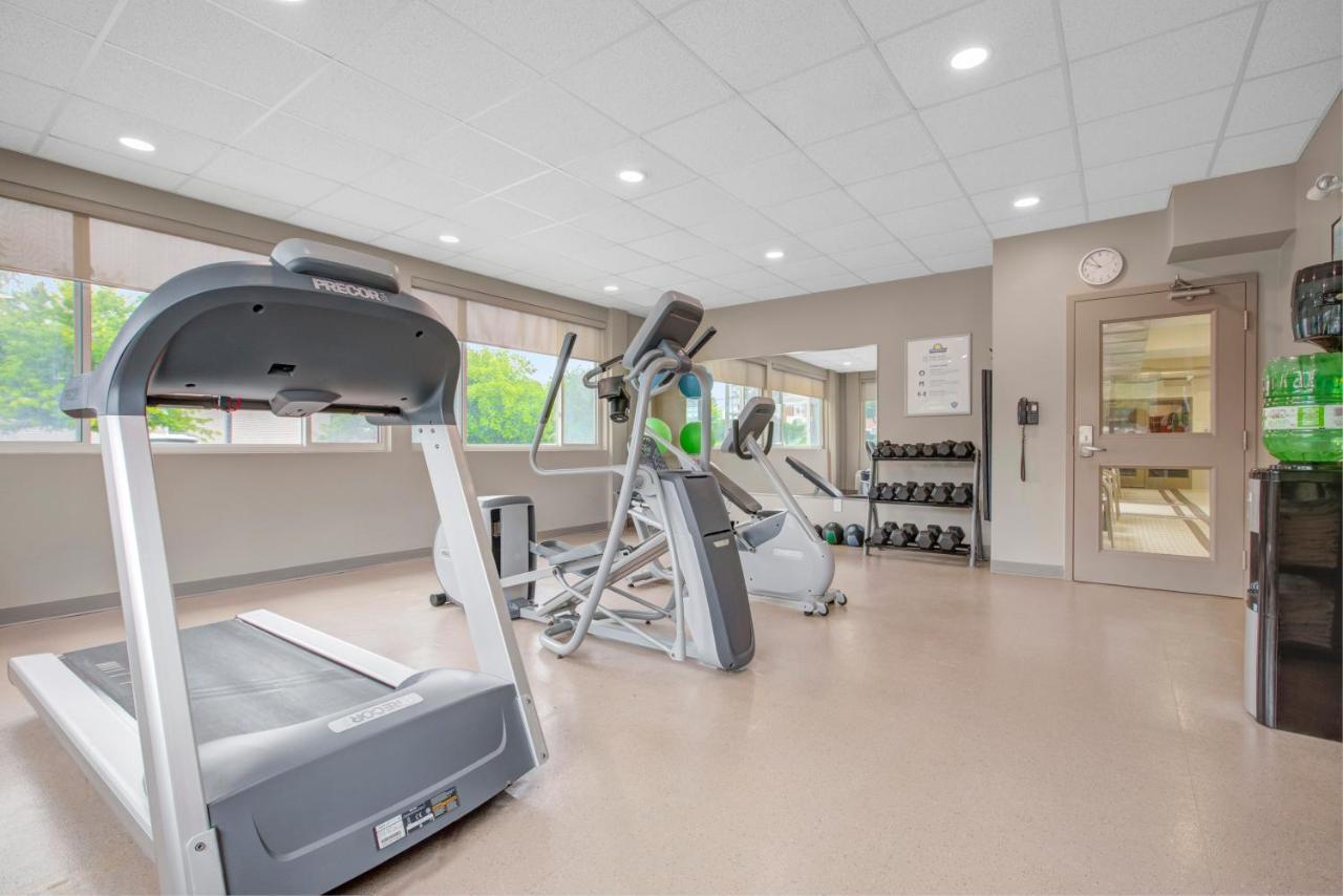 Days Inn & Suites By Wyndham Lindsay Bagian luar foto