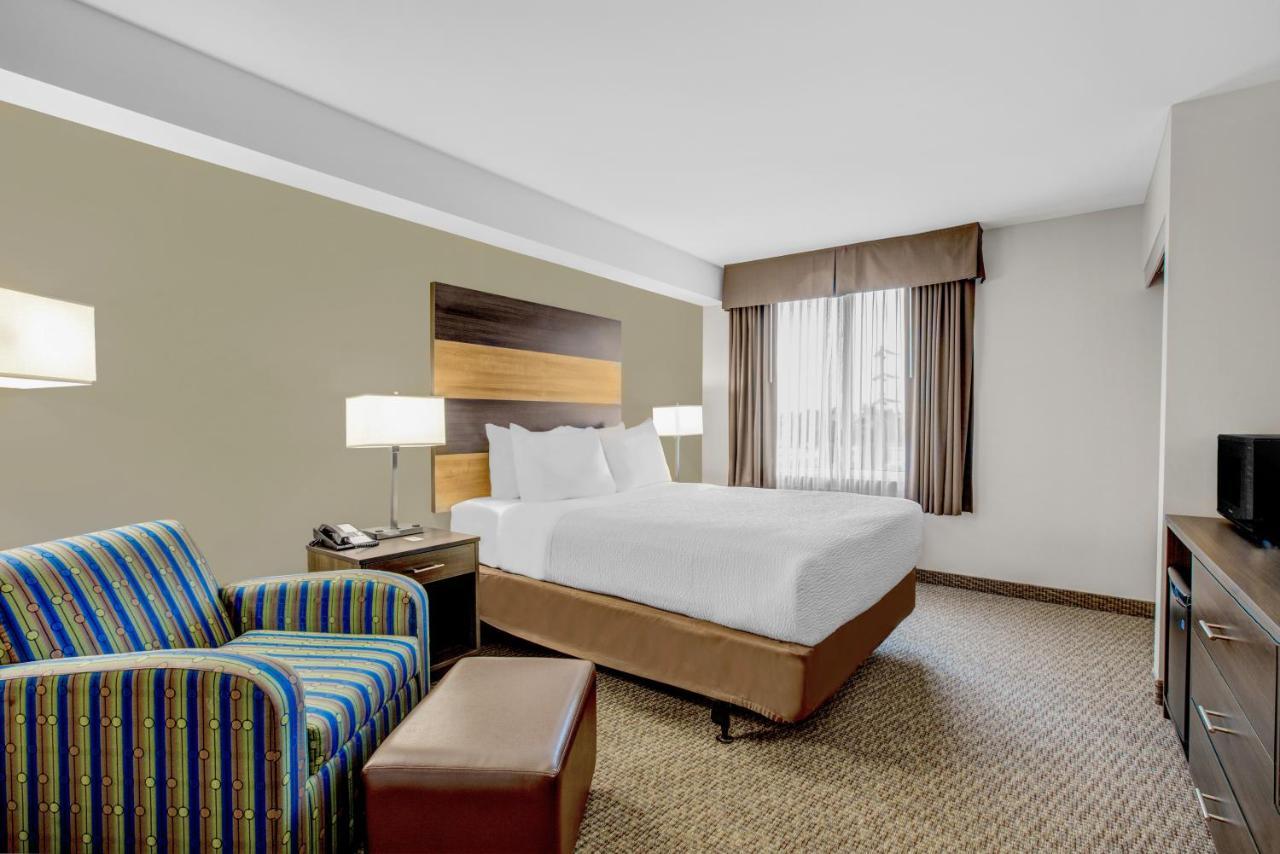 Days Inn & Suites By Wyndham Lindsay Bagian luar foto