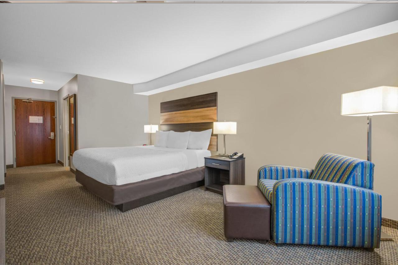 Days Inn & Suites By Wyndham Lindsay Bagian luar foto