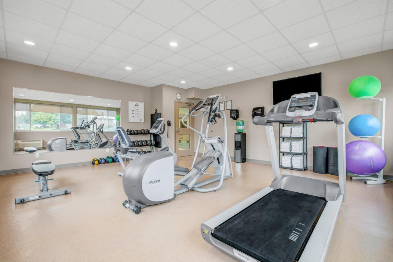 Days Inn & Suites By Wyndham Lindsay Bagian luar foto
