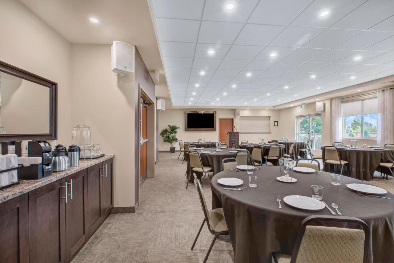 Days Inn & Suites By Wyndham Lindsay Bagian luar foto