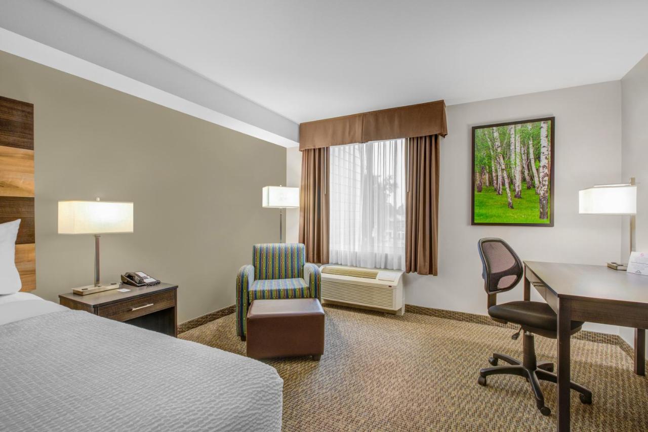 Days Inn & Suites By Wyndham Lindsay Bagian luar foto