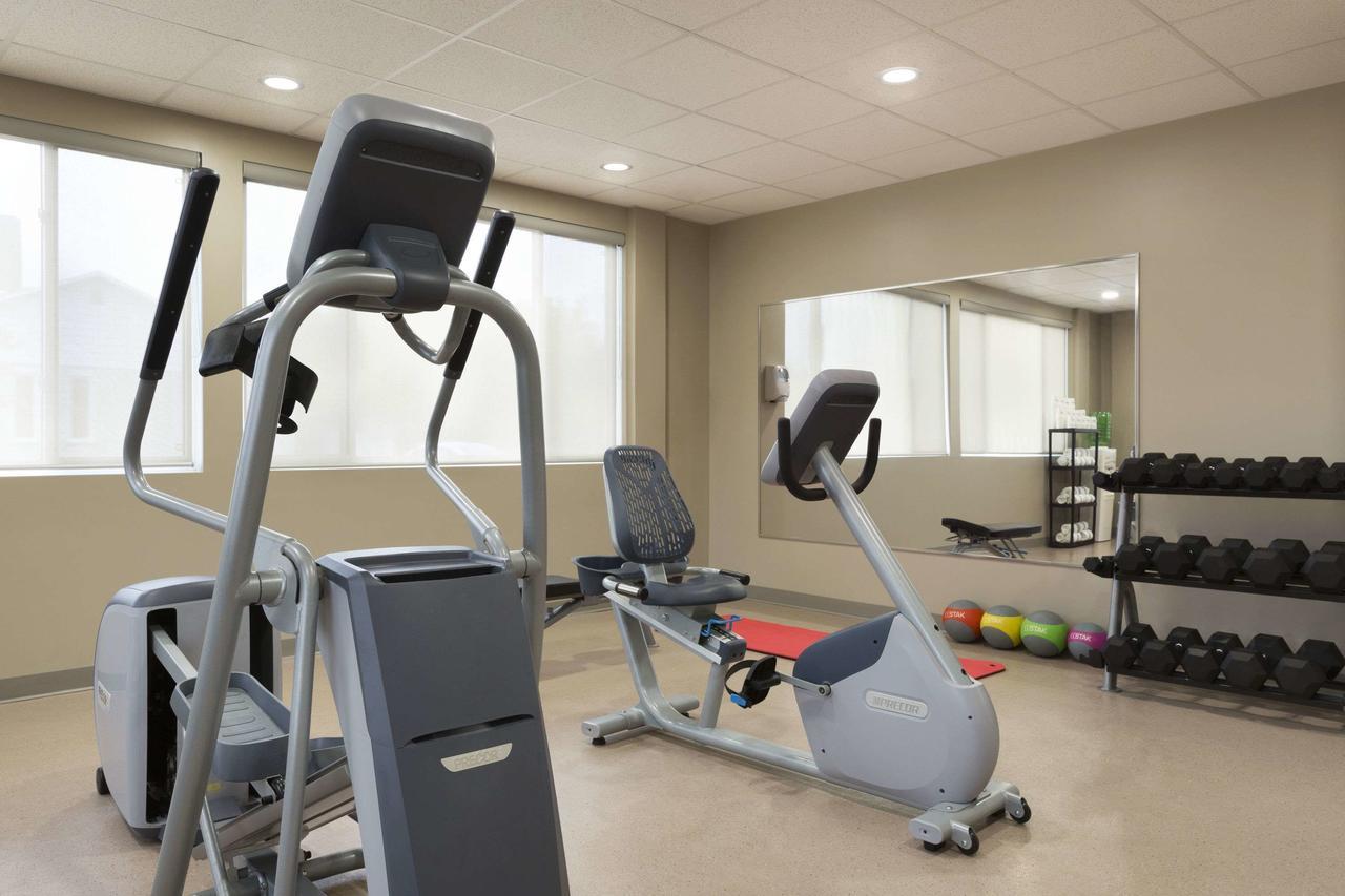 Days Inn & Suites By Wyndham Lindsay Bagian luar foto