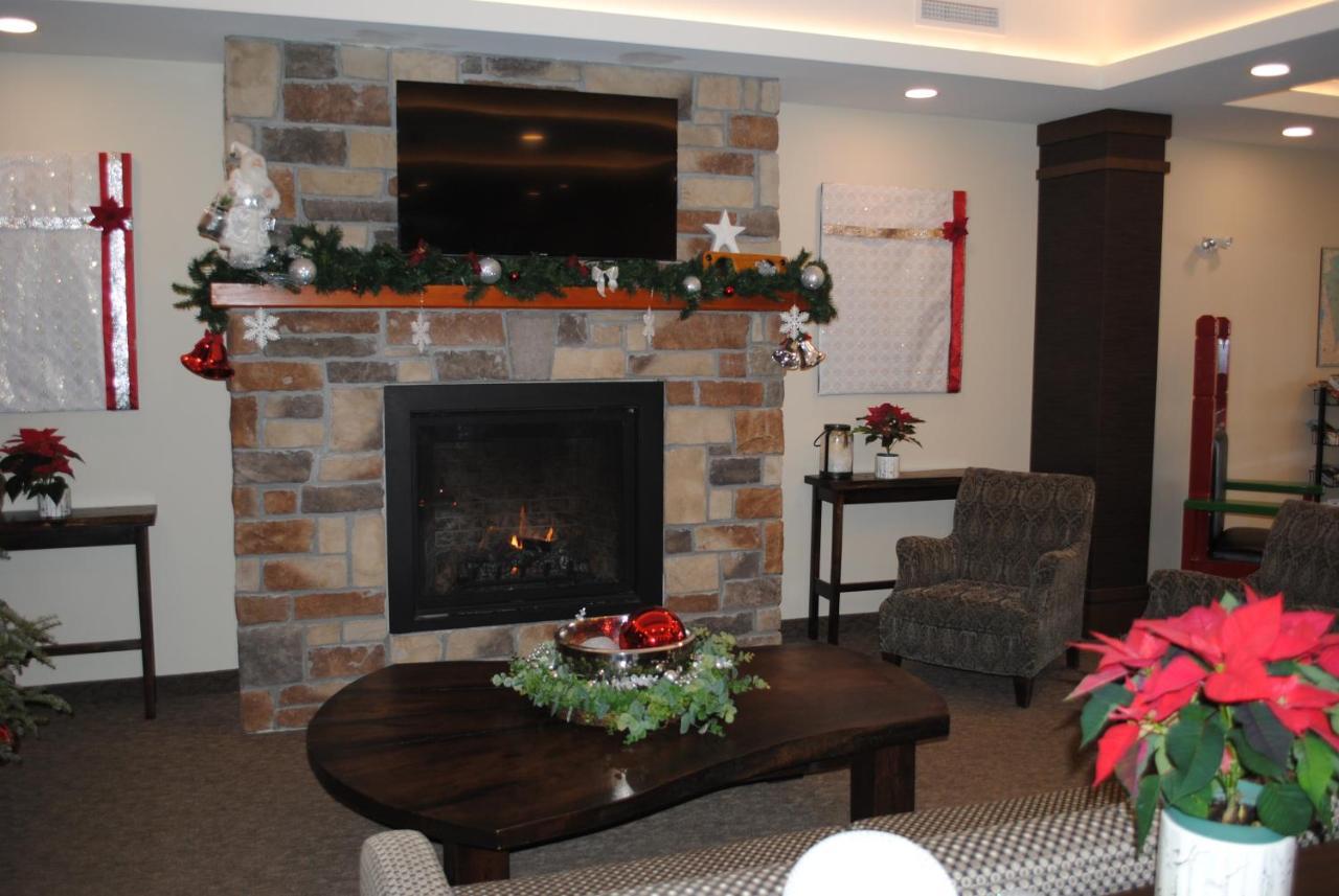 Days Inn & Suites By Wyndham Lindsay Bagian luar foto