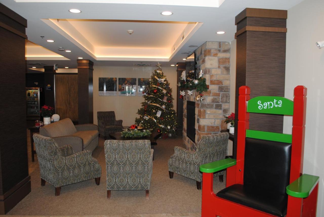 Days Inn & Suites By Wyndham Lindsay Bagian luar foto